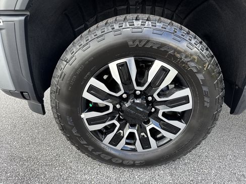 Used 2026 GMC Sierra 2500 Denali Ultimate AWD/4WD image 13