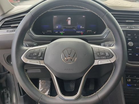 Used 2022 Volkswagen Tiguan SE FWD image 28