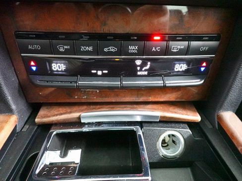 Used 2013 Mercedes-Benz E 350 4MATIC Sedan image 19