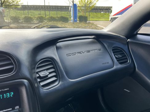 Used 2003 Chevrolet Corvette Convertible w/ Preferred Equipment Group1 image 23