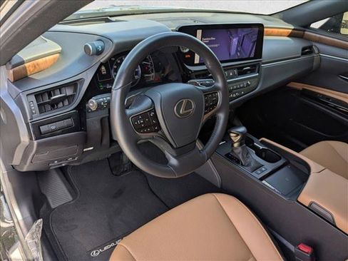 Used 2025 Lexus ES 300h w/ Premium Package FWD image 9