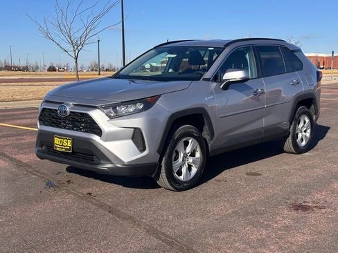 Used 2019 Toyota RAV4 LE image 8