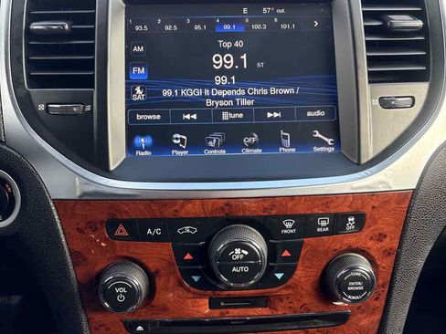 Used 2014 Chrysler 300 image 22