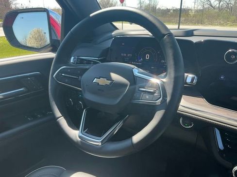 Used 2025 Chevrolet Suburban Premier AWD/4WD image 23