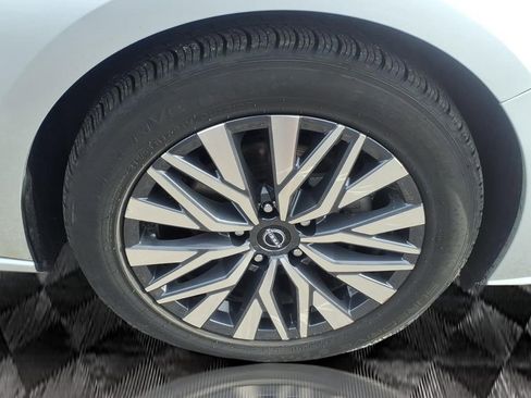 Used 2023 Nissan Altima 2.5 SV image 9