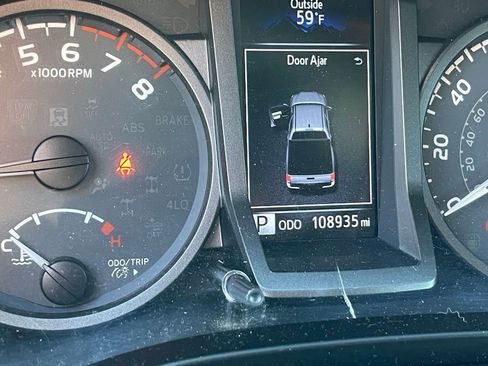 Used 2018 Toyota Tacoma TRD Off-Road image 5