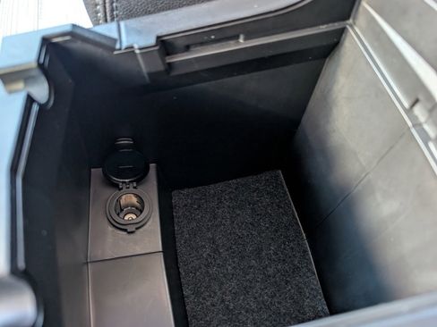 Used 2023 Subaru Forester Premium image 32