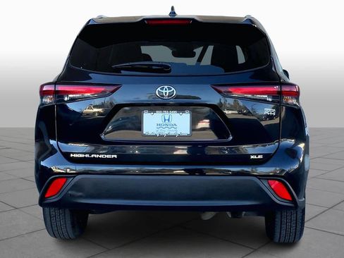Used 2024 Toyota Highlander XLE FWD image 8