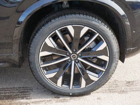 New 2026 Volvo XC90 T8 Plus w/ Protection Package Premier AWD/4WD image 4