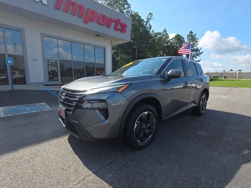 Used 2025 Nissan Rogue SV AWD/4WD image 2