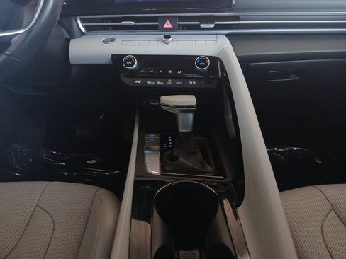 Used 2021 Hyundai Elantra Limited FWD image 11