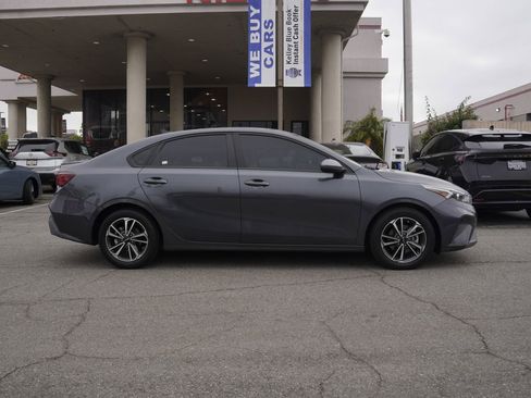 Used 2022 Kia Forte LXS FWD image 3