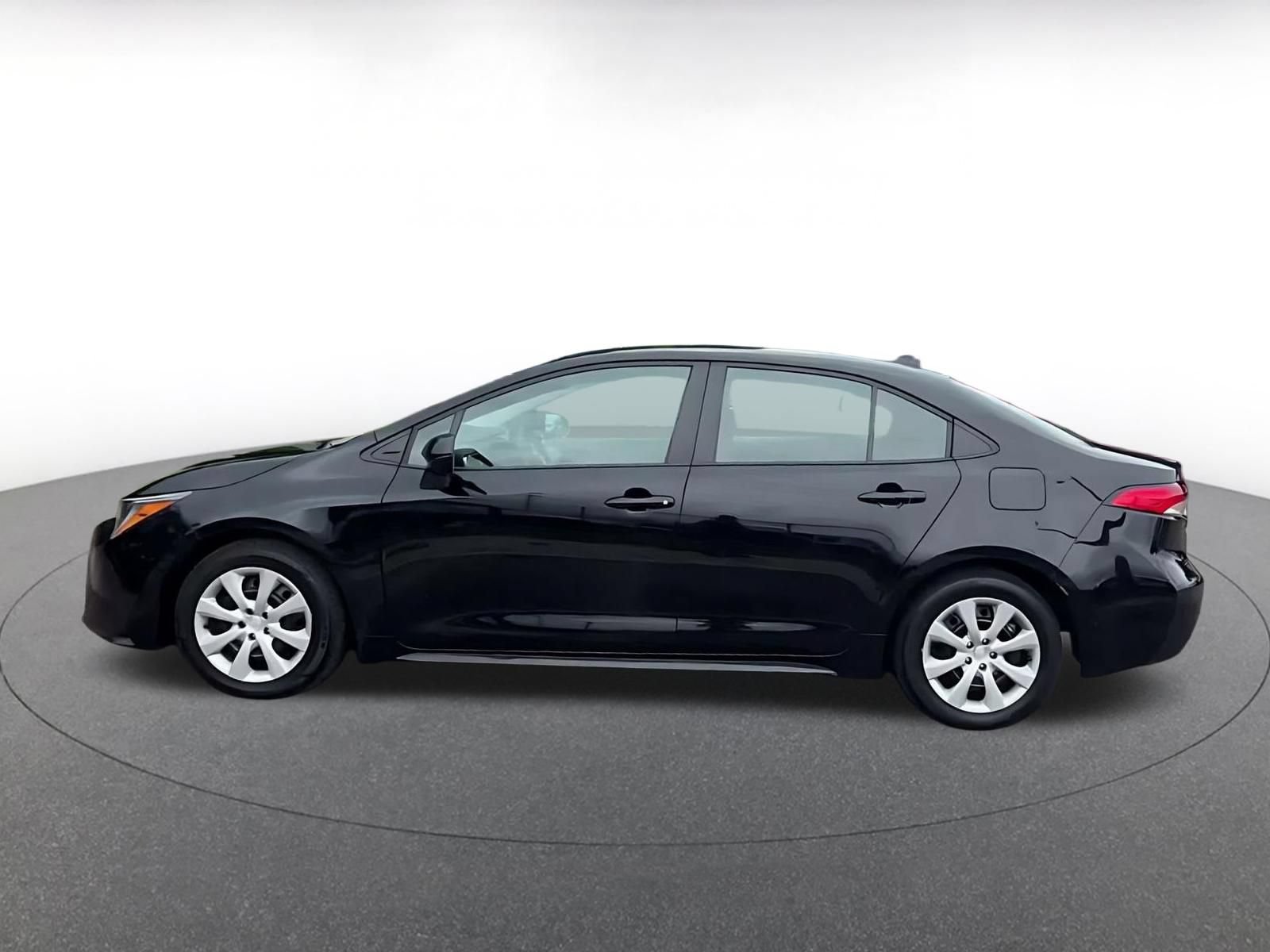 Used 2025 Toyota Corolla LE FWD image 10