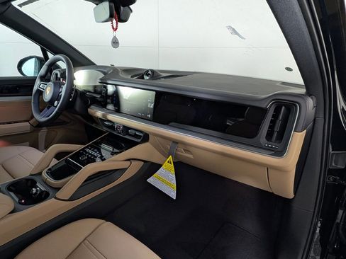 New 2026 Porsche Cayenne image 20