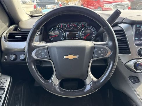 Used 2018 Chevrolet Suburban LT image 18