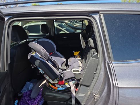 Used 2023 Volkswagen Atlas SE image 3