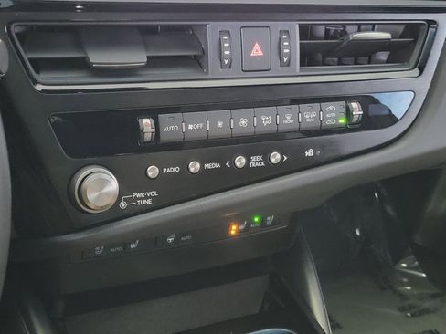 Certified 2025 Lexus ES 350 w/ Premium Package image 25