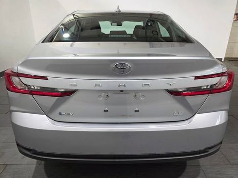 Used 2025 Toyota Camry LE w/ Convenience Package FWD image 4