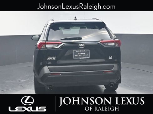 Used 2021 Toyota RAV4 LE image 8