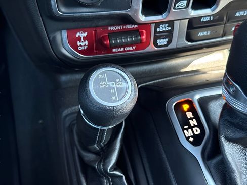 Used 2025 Jeep Wrangler Unlimited Rubicon 4xe w/ Convenience Group AWD/4WD image 23