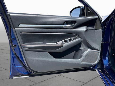 Used 2024 Nissan Altima 2.5 SR FWD image 21