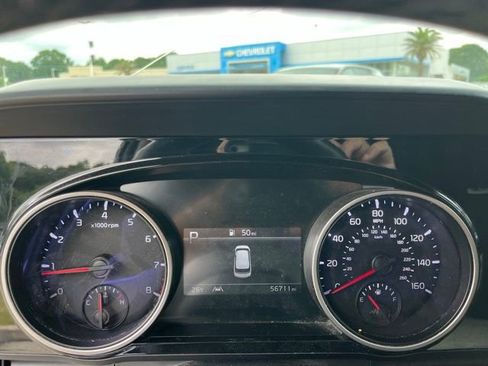 Used 2024 Kia Carnival EX FWD image 17