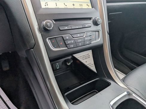 Used 2017 Ford Fusion SE w/ Fusion SE Technology Package image 21