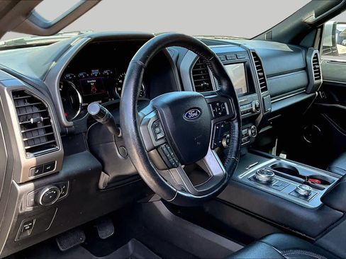 Used 2020 Ford Expedition XLT w/ Equipment Group 202A AWD/4WD image 18