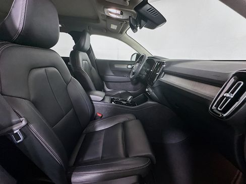 Used 2024 Volvo XC40 B5 Plus w/ Climate Package image 33