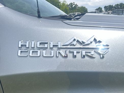 Used 2024 Chevrolet Silverado 1500 High Country w/ Z71 Off-Road Package AWD/4WD image 6