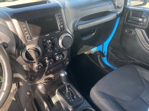 Used 2017 Jeep Wrangler Unlimited Sport w/ Quick Order Package 24S AWD/4WD image 13