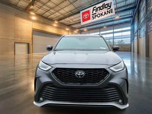 Used 2024 Toyota Highlander XSE image 2