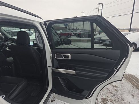 Certified 2022 Ford Explorer XLT w/ Equipment Group 202A image 19