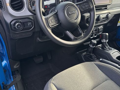 Used 2025 Jeep Wrangler Sport image 21