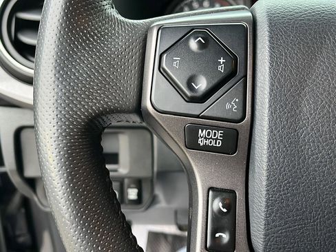 Used 2018 Toyota Tacoma TRD Sport image 13