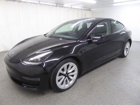 Used 2022 Tesla Model 3 Long Range AWD/4WD image 3
