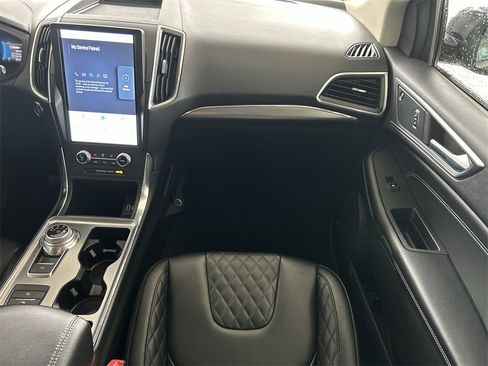 Used 2024 Ford Edge Titanium image 40