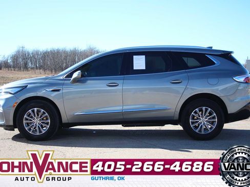 Used 2023 Buick Enclave Essence image 5