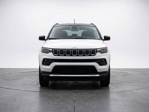 Used 2025 Jeep Compass Limited AWD/4WD image 2