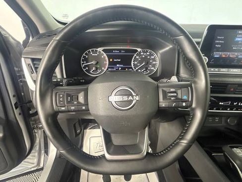 Used 2025 Nissan Rogue SV FWD image 4