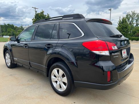Used 2011 Subaru Outback 2.5i Premium AWD/4WD image 4