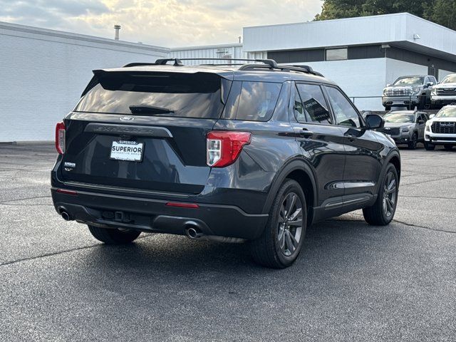 Used 2024 Ford Explorer XLT w/ Equipment Group 202A RWD image 2