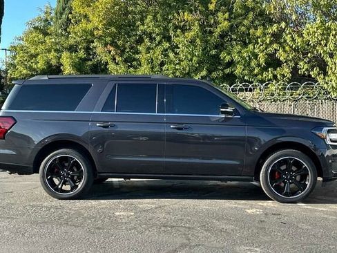 Used 2022 Ford Expedition Max Limited image 7