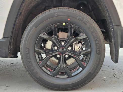 New 2026 Jeep Grand Cherokee Altitude image 25