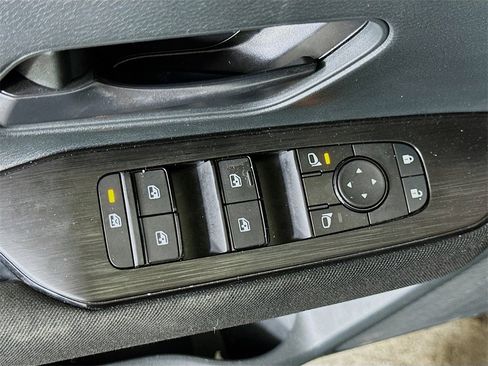 Used 2025 Nissan Kicks S image 20