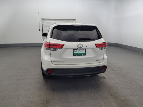Used 2019 Toyota Highlander XLE AWD/4WD image 6