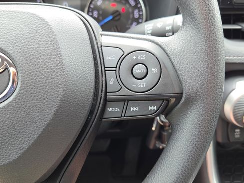 Certified 2022 Toyota RAV4 LE image 31