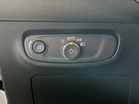 Used 2025 Buick Encore GX Sport Touring AWD/4WD image 10