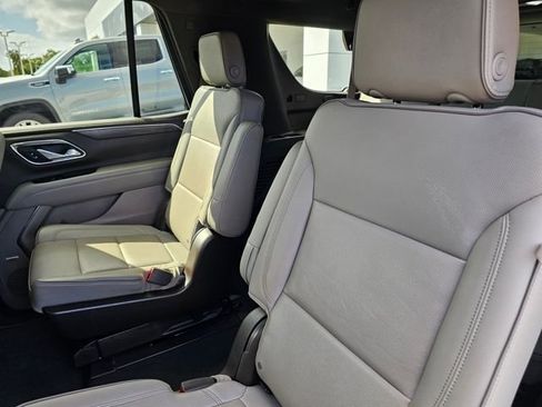 Used 2022 GMC Yukon SLT w/ SLT Premium Package image 19
