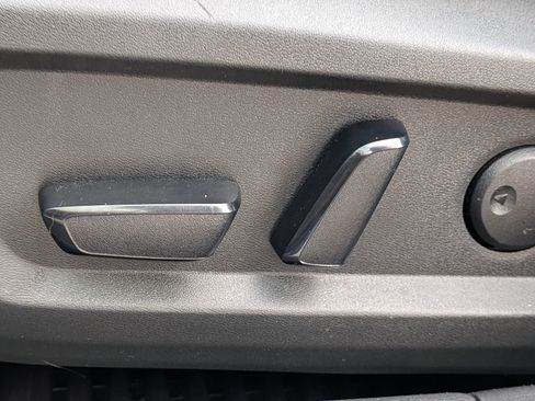 Used 2022 Nissan Rogue SV w/ SV Premium Package image 21